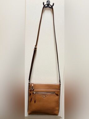 Michael Kors Jet Set Pebble Leather Crossbody Bag with Gold Hardware/LOOKS NEW!